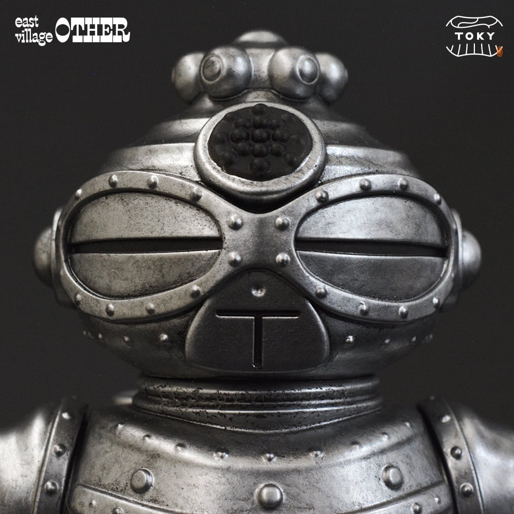 TOKY × east village OTHER - ソフビ製ともだち零号機 (Chrome