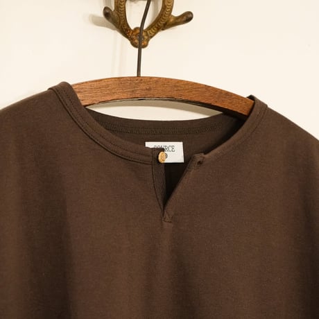 SOURCE - DARU HENRY NECK L/S Tee