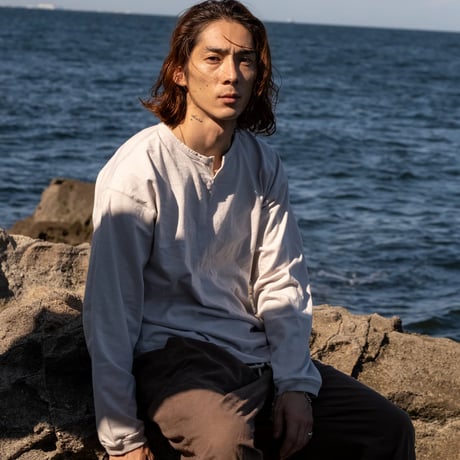 SOURCE - DARU HENRY NECK L/S Tee