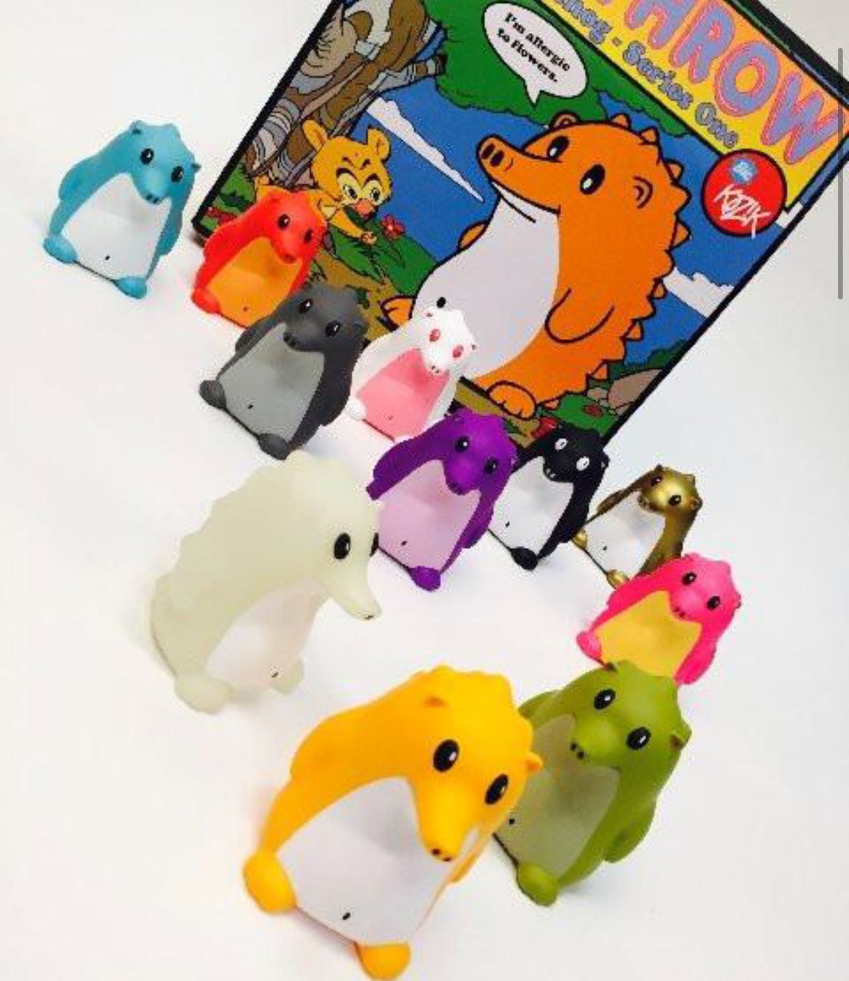 Frank Kozik - Heathrow フィギア | east village OTHER