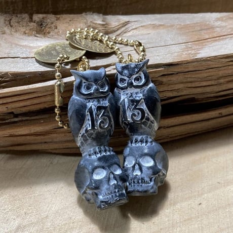 The Oldy Company  - OWL & SKULL LUCKY 13 KEYCHAIN
