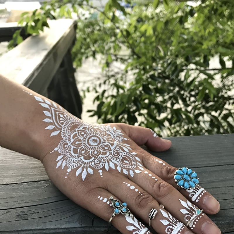メヘンディ　MEHNDI 白髪染め 4本セット メヘンディ 白髪染め 1回で染まる！ツヤ色！ ヘナ専門サロン開発