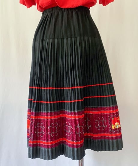 “HMONG” PLEATS SKIRT
