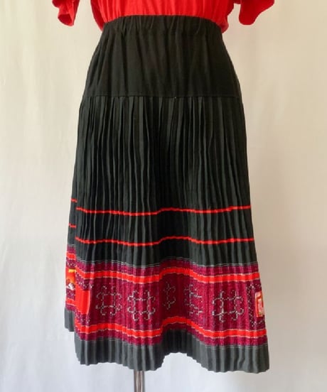 “HMONG” PLEATS SKIRT