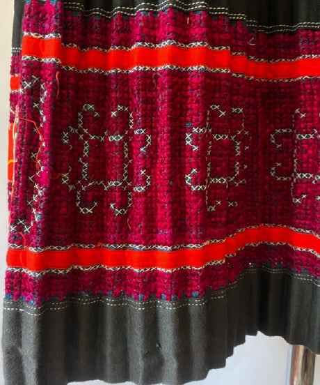 “HMONG” PLEATS SKIRT
