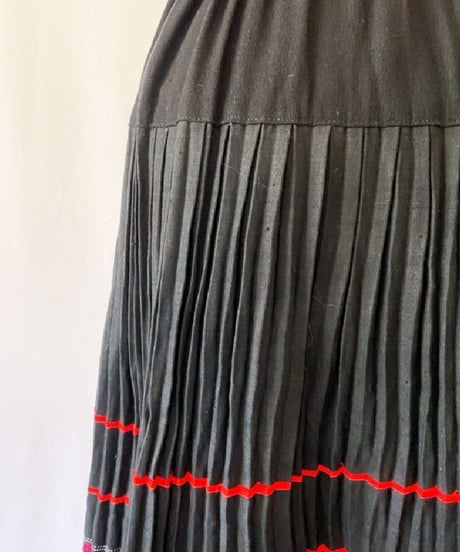 “HMONG” PLEATS SKIRT