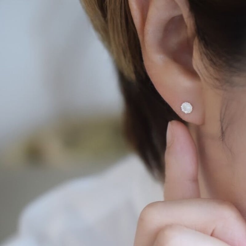silver925】小さなマーガレットピアス | ALLEGROA