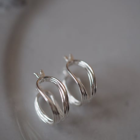 【silver925】ボリュームウェーブピアス
