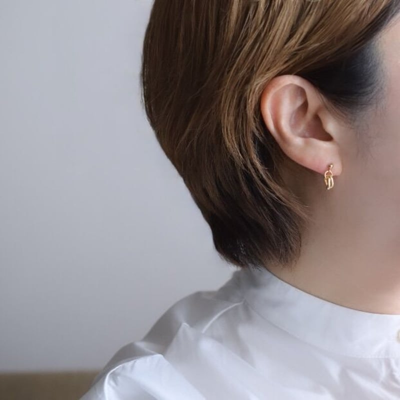 14kgf】小さなオーバルチャームピアス | ALLEGROA 14kgf】小さなオーバルチャームピアス | ALLEGROA