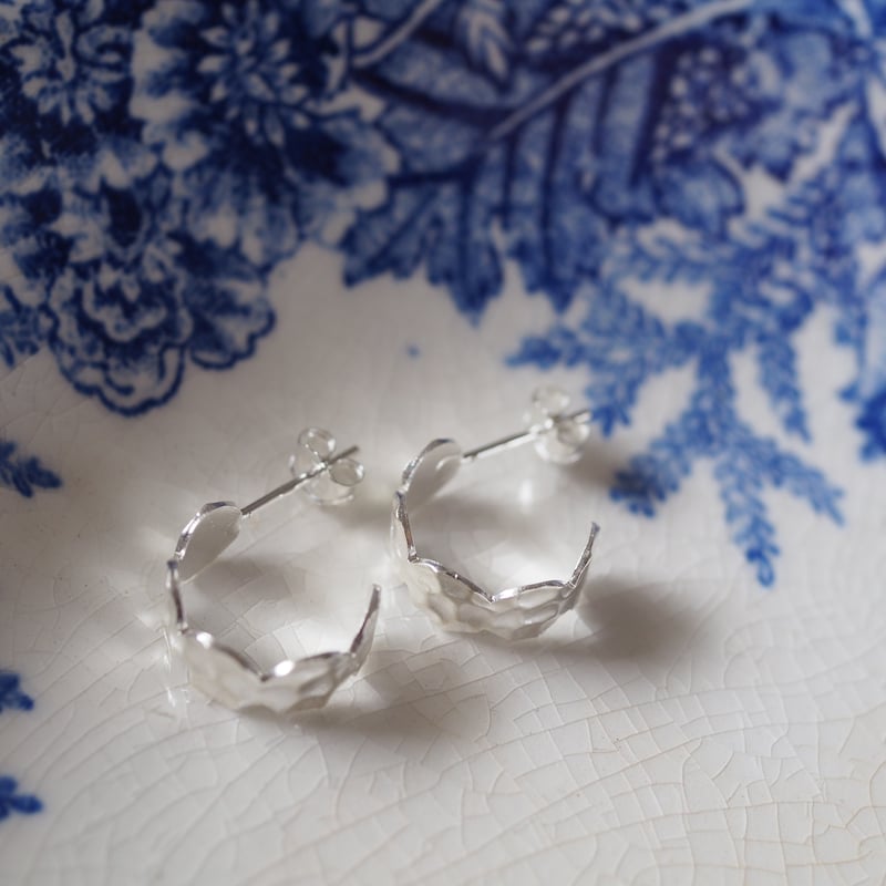 TEN./メルトピアス/silver925/美品 silver925】ハンマードテクスチャーピアス | ALLEGROA