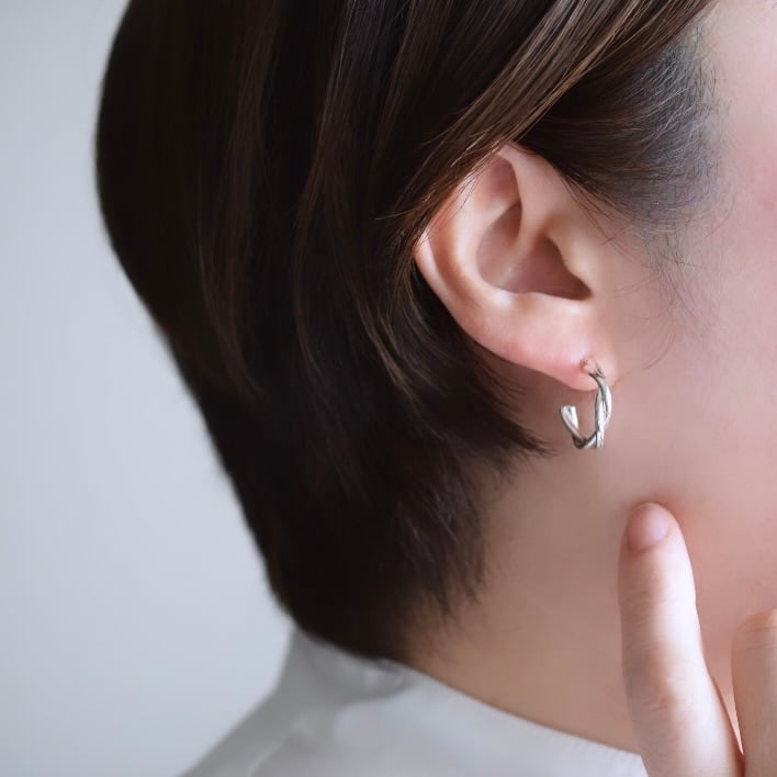 silver925】ツイストハーフフープピアス | ALLEGROA silver925】ツイストハーフフープピアス | ALLEGROA