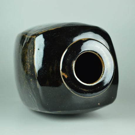 Bernard Howell Leach　Moulded Tenmoku Bottle.　　　　　　　　　　　　　　　　【お問い合わせ商品】