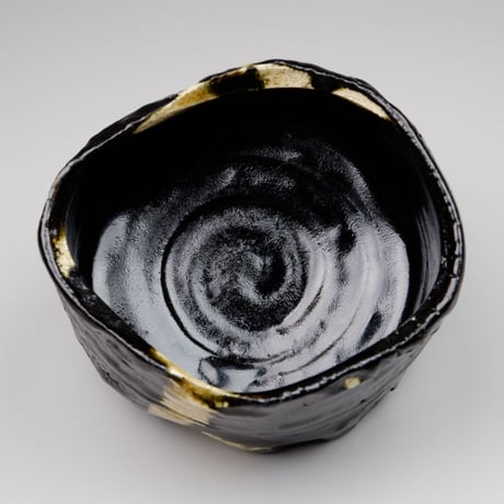 山田和　黒織部茶碗
