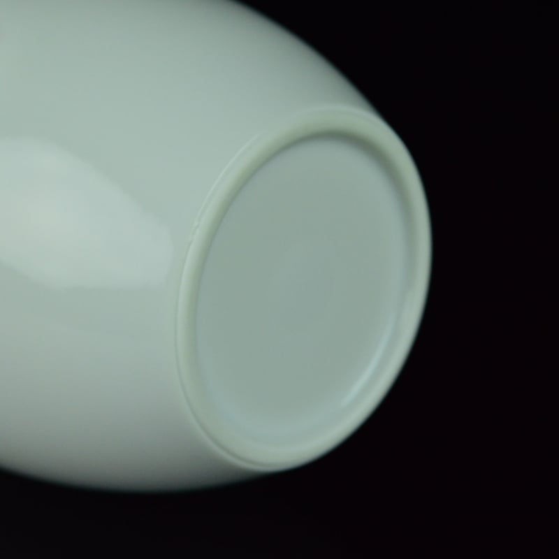 十四代　酒井田柿右衛門　濁手撫子文蓋物　共箱　東Y7-1125☆2Fチヒト 人間国宝 十四代 酒井田柿右衛門 『濁手草花文角瓶』 共箱 - 瀧屋美術