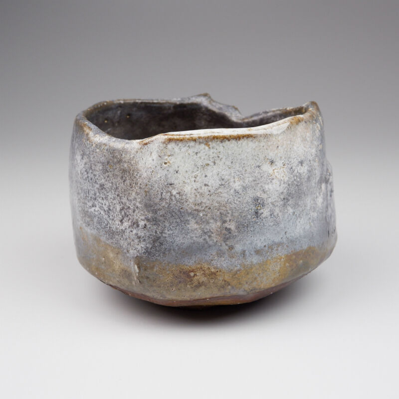 兼田昌尚 萩灰被刳貫茶碗 | GALLERY 旭