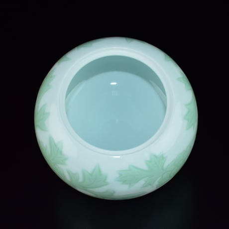 井上萬二　白磁緑釉牡丹彫文香爐