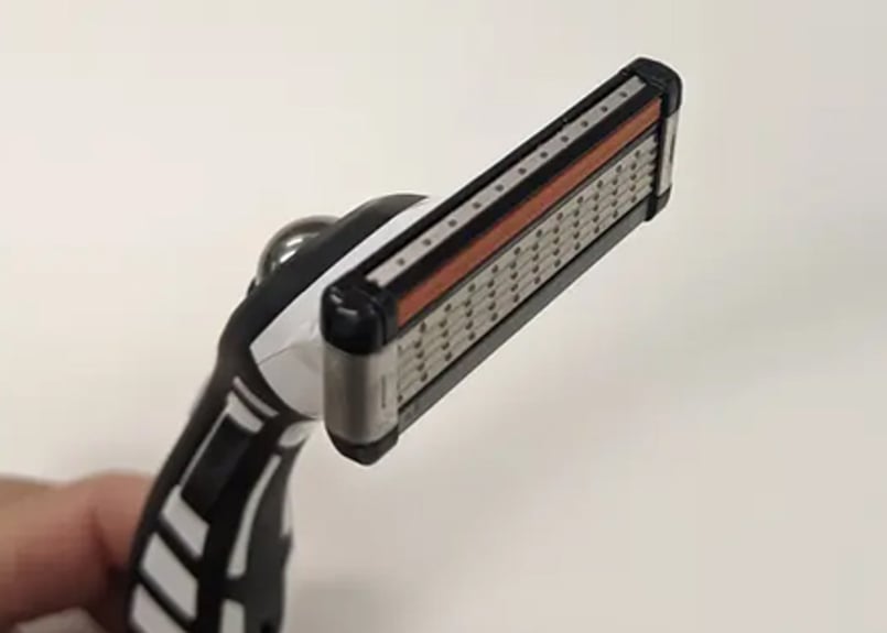 へんホツ 手打ち　剃刀 (藤巻＆正絹ハンドル) へんホツ 手打ち 剃刀 (藤巻＆正絹ハンドル)