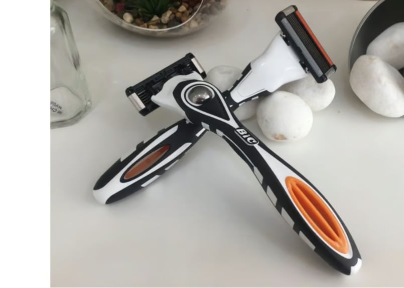 へんホツ 手打ち　剃刀 (藤巻＆正絹ハンドル) へんホツ 手打ち 剃刀 (藤巻＆正絹ハンドル)