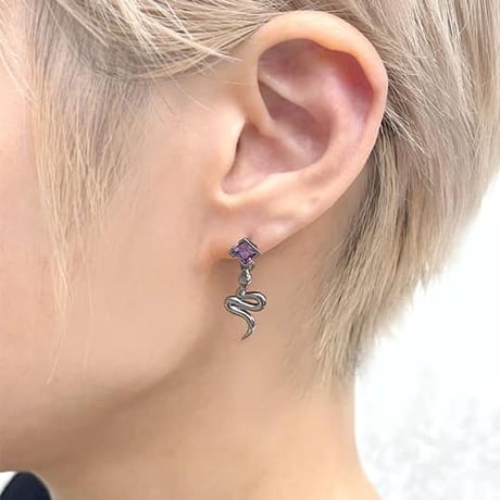 【蛇のピアス】サーペントバイパー ロンバスストーンシルバーピアス［Bizarre］