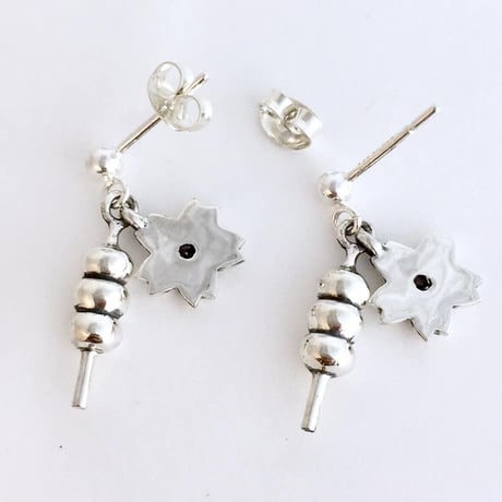 【🌸お花見ピアス】花団子(ピアス）［銀燭］