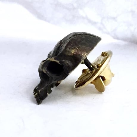 Skull pins(右向き）　ピンズ［kinsfolk］
