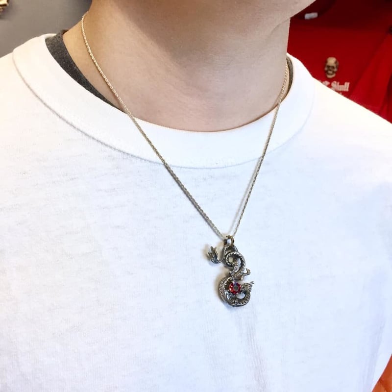 即納可能！】くねくね龍+スワロフスキー（ペンダントトップ）［林檎屋