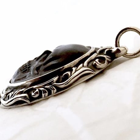 【SOLD OUT!】オーバルウッドスカル（漆塗り紫檀）ペンダント