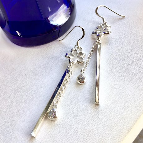 【🌸のピアス】花一石(ピアス）［銀燭］