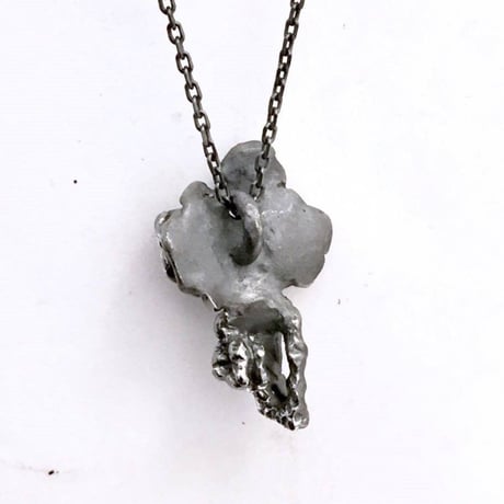 Warm Hand Leftペンダント［Bone ash］