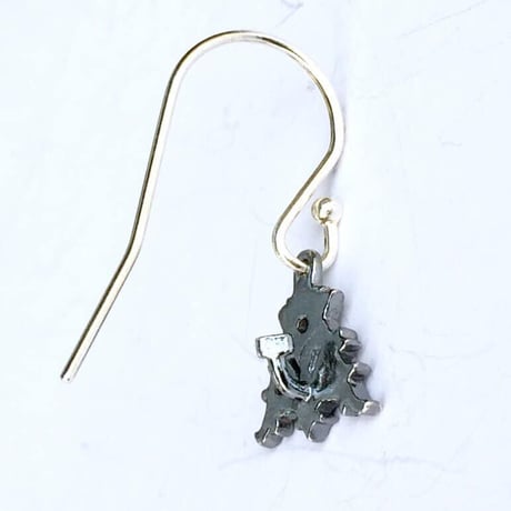 【悪魔を連れて歩くピアス】悪魔チップピアス　GuardiaStrana（両耳用1セットピアス）［GimmelGarden］