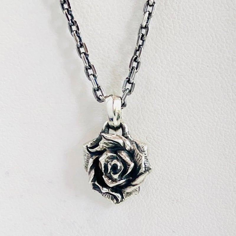 エナメル のペンダントヘッド 薔薇 即納可能！小さな薔薇のペンダント】 EN-017［GLAM SCALE］ | 上