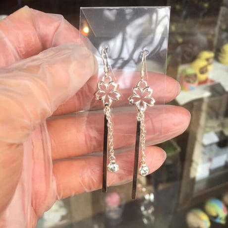 【🌸のピアス】花一石(ピアス）［銀燭］