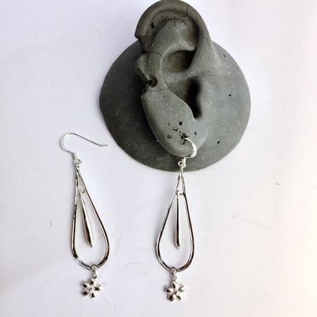 【🌸桜のピアス】花奏(ピアス）［銀燭］