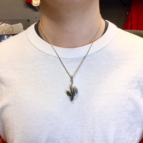 【即納可能！】獲物を狙うドラゴン（ペンダントトップ）［林檎屋］