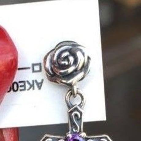 【即納可能！薔薇と十字架のピアス】ローズクロスドロップピアス