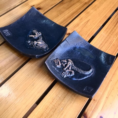 【SOLD OUTt】ティラノサウルス豆皿［大友窯SKULL］