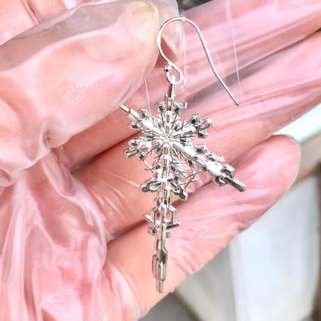 雪の結晶ピアス　The Snow Queen銀華（両耳1セットピアス）［GimmelGarden］