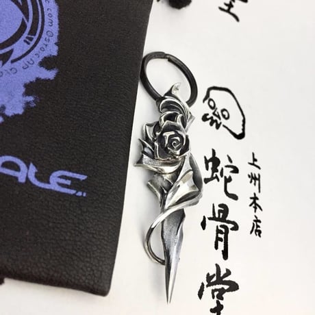 【蛇骨堂限定！】5種の宝石の薔薇キーホルダー！ランプリングローズ