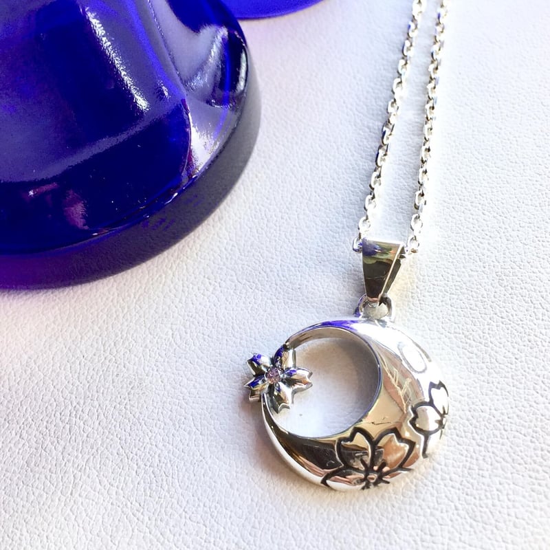 夜光貝　(雪桜様。お取り引中)　『ペガサス/メンダコ』ペンダント 月と桜🌸のペンダント】夜桜(ペンダントトップ）［銀燭］ | 上州