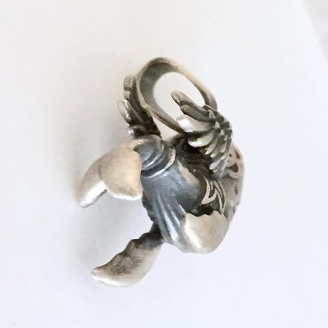 空とぶクジラ（ペンダントトップ）［林檎屋］