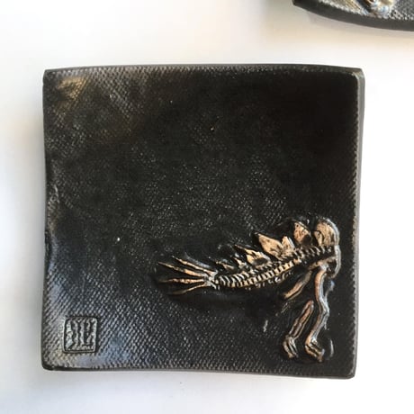 【SOLD OUT！】ステゴサウルス豆皿［大友窯SKULL］