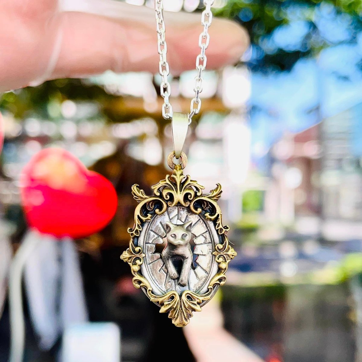 【呪物】人生を変革してくれる霊猫「板火（バンビ）」の宿るペンダント 呪物】人生を変革してくれる霊猫「板火（バンビ）」の宿るペンダント