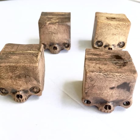 【SOLD OUT!】キューブスカル（小）～カードスタンド～[大友窯SKULL]