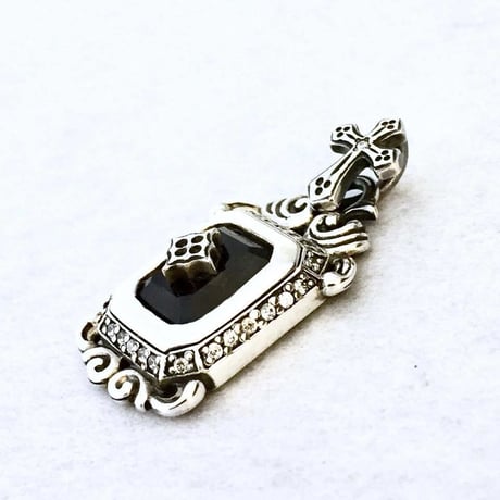 【SOLD OUT!】★蛇骨堂限定販売★クロスクワトロフォイルオニキスチャーム