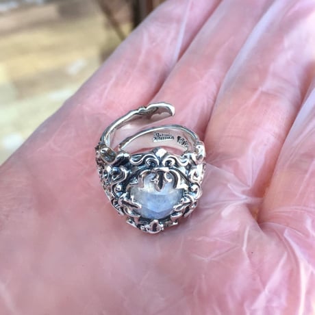 【即納可能！】ローズカットブルームーンリング　~Rose cut blue moon ring~　［Artemis Classic］