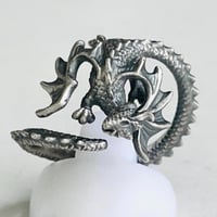 【即納可能！】尻尾で巻き付くドラゴン（リング）［林檎屋］