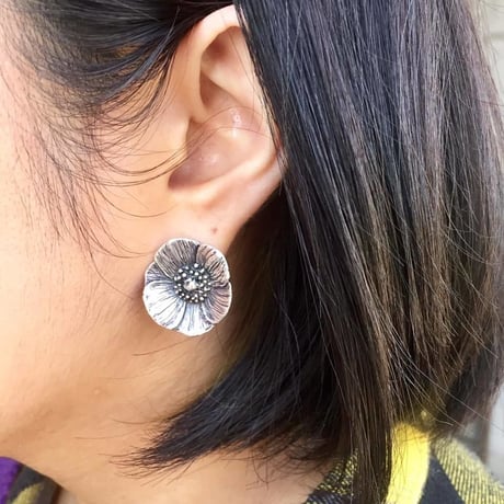 イノセントフラワー　ピアス［Bone ash］