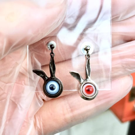 【即納可能！】黒と白のウサミミピアス～ウサギのピアス～[SKURANGER]