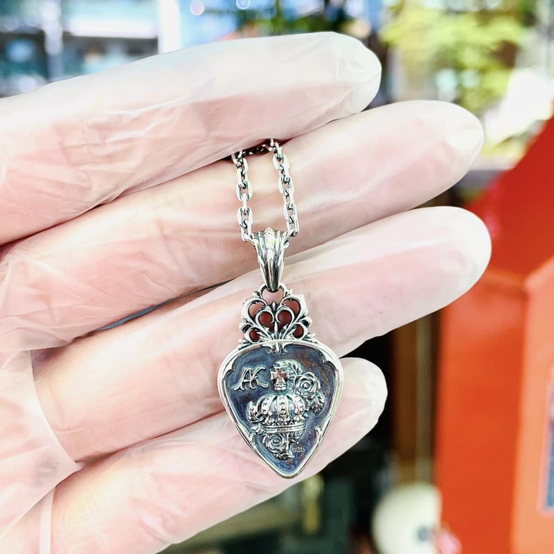 即納可能！ピック型ペンダント】キングスギターピックペンダント