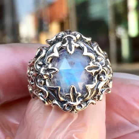 【即納可能！】ローズカットブルームーンリング　~Rose cut blue moon ring~　［Artemis Classic］
